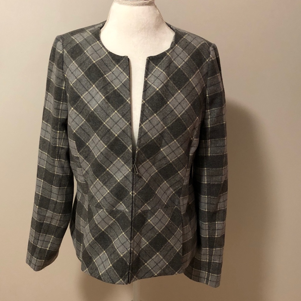 Classic Blazer - Picture 2 of 5